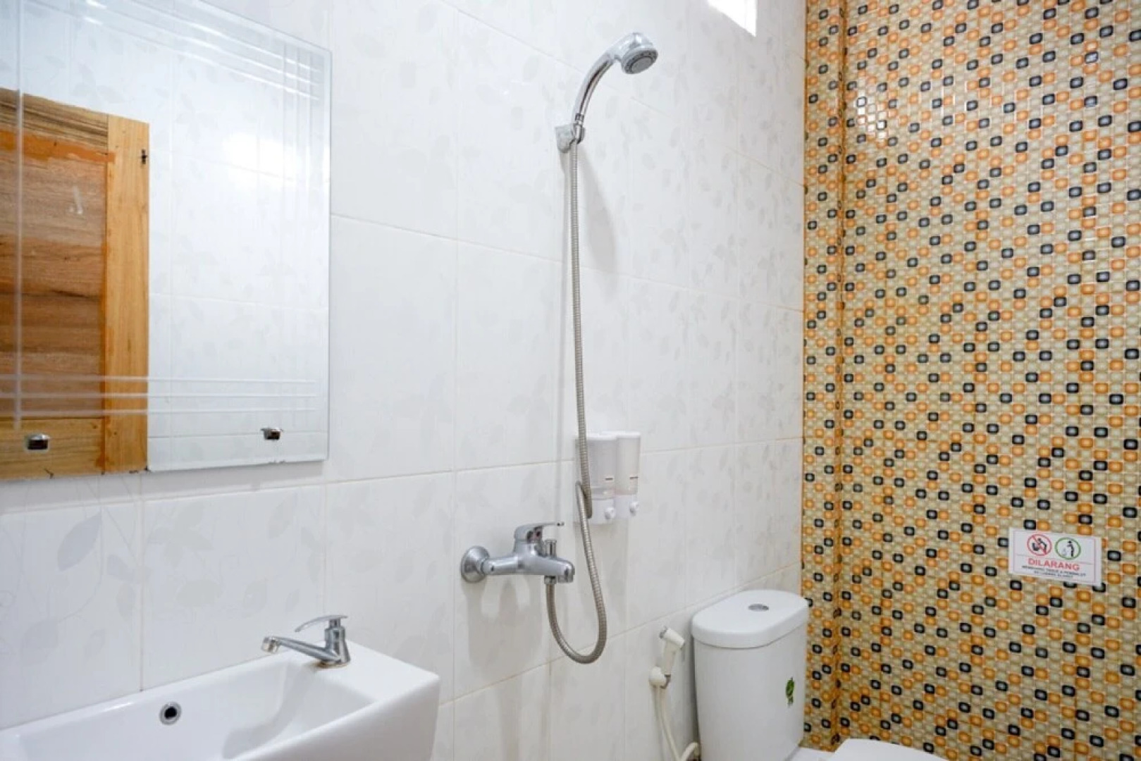 Omar Hotel by Reddoorz