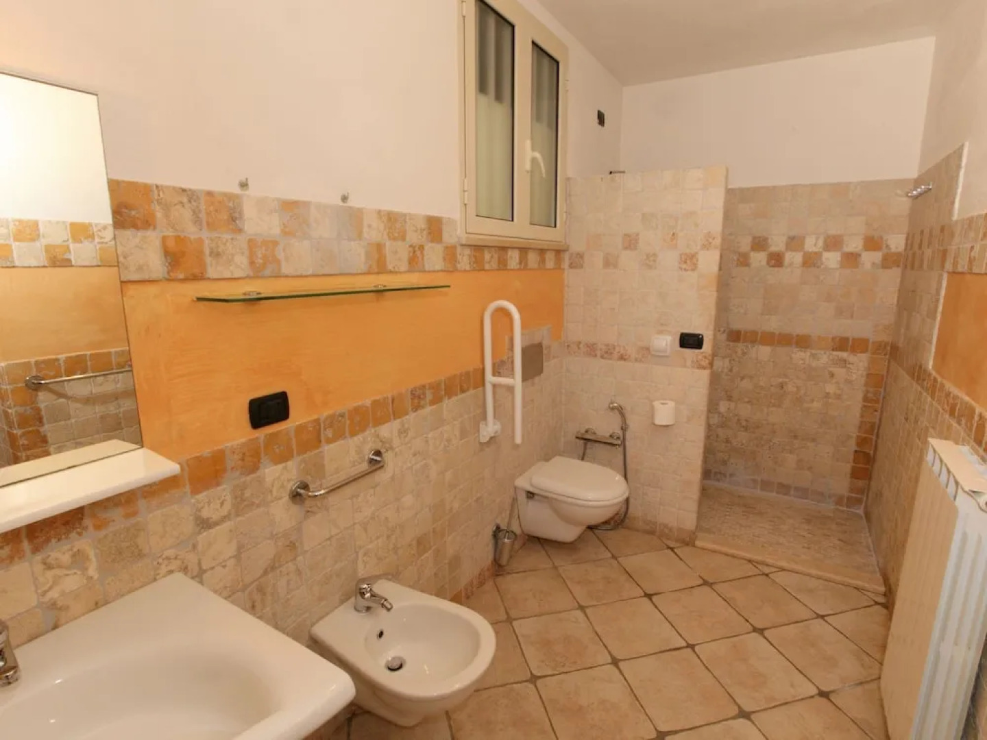 Apartment with Pool near Sea