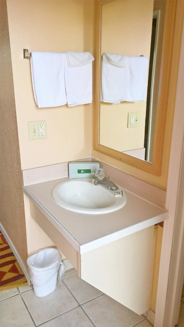 Portland Value Inn & Suites