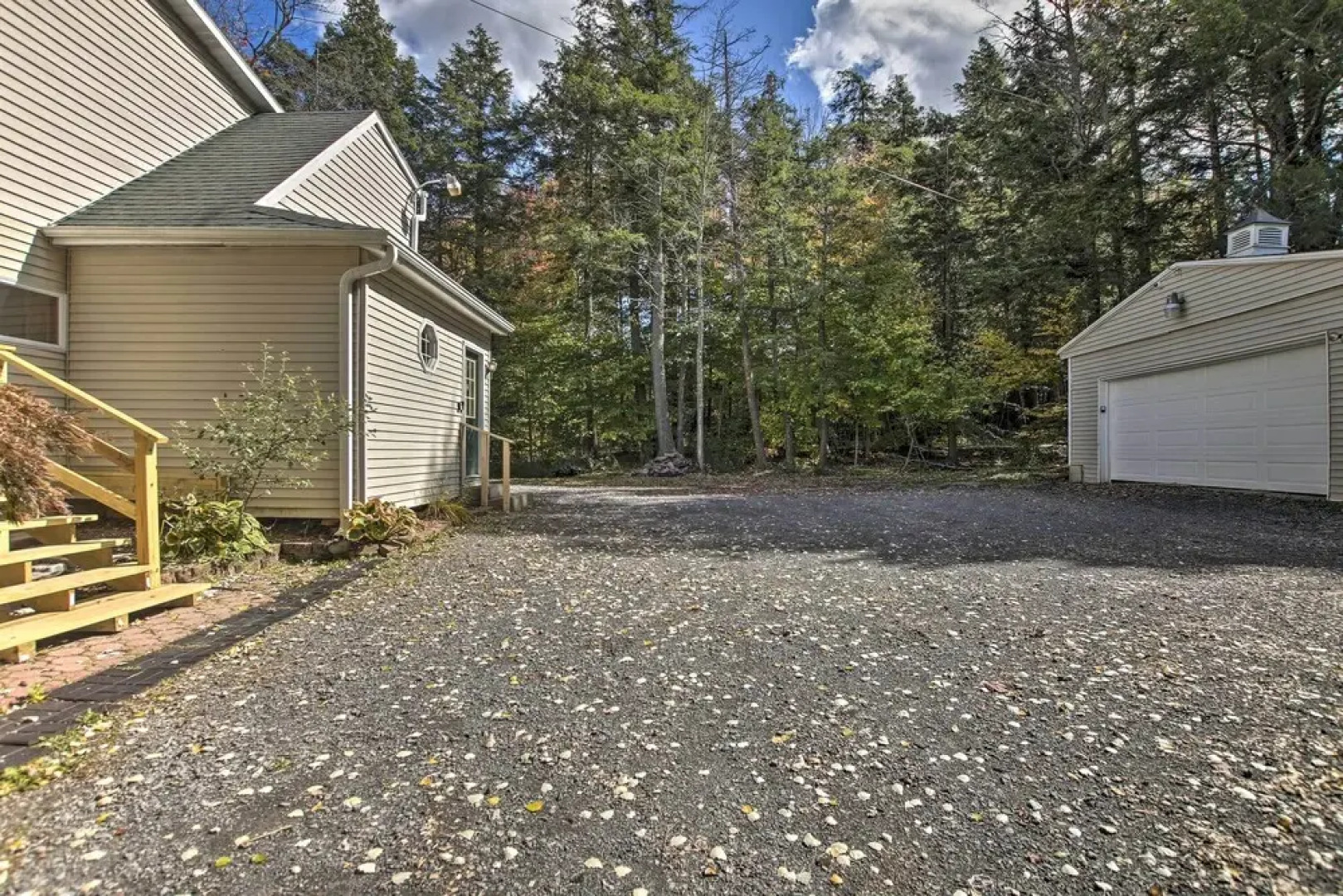 Spacious Apt w/ Yard: 3 Mi to Windham Mountain