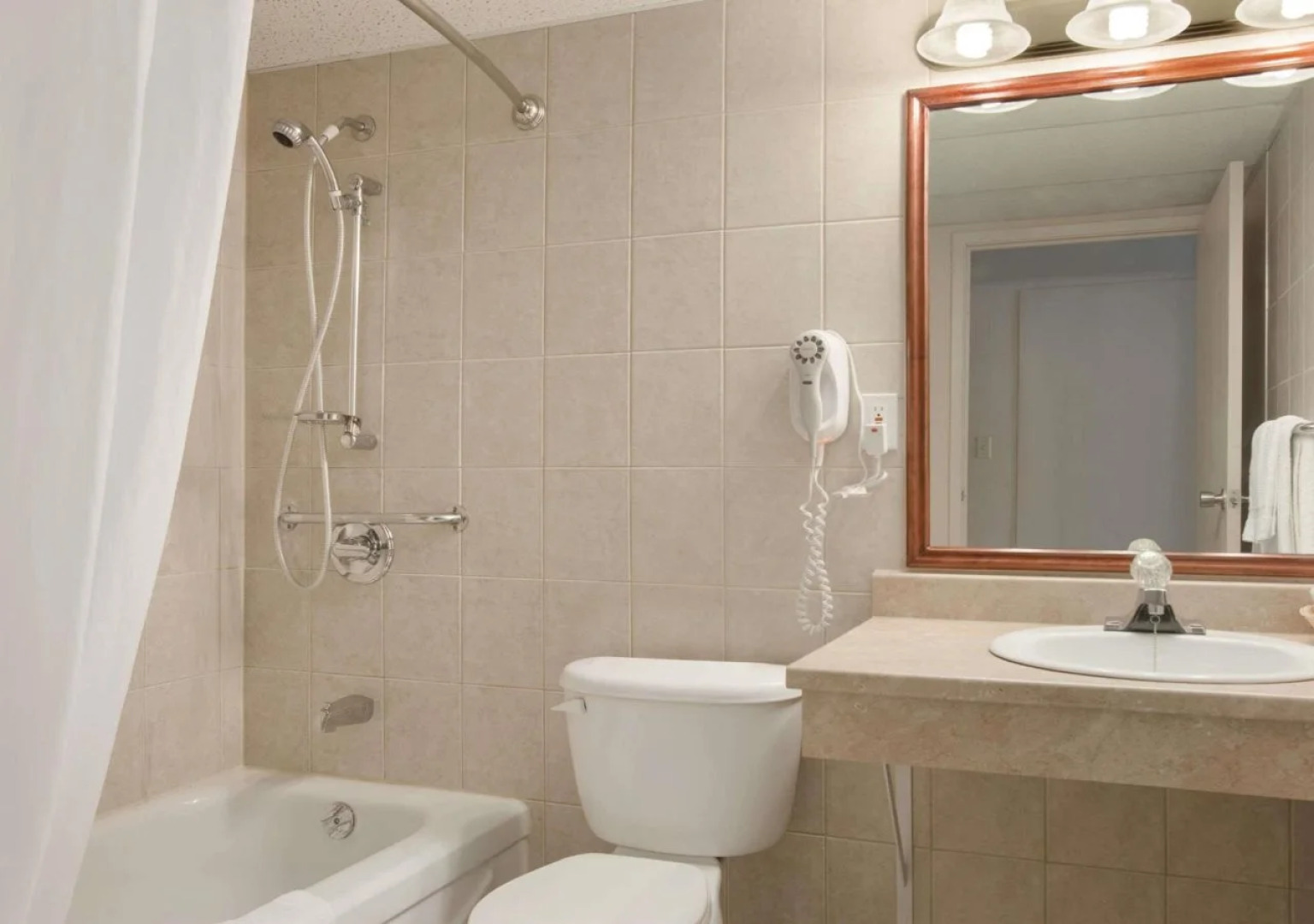 Travelodge by Wyndham Cambridge - Waterloo