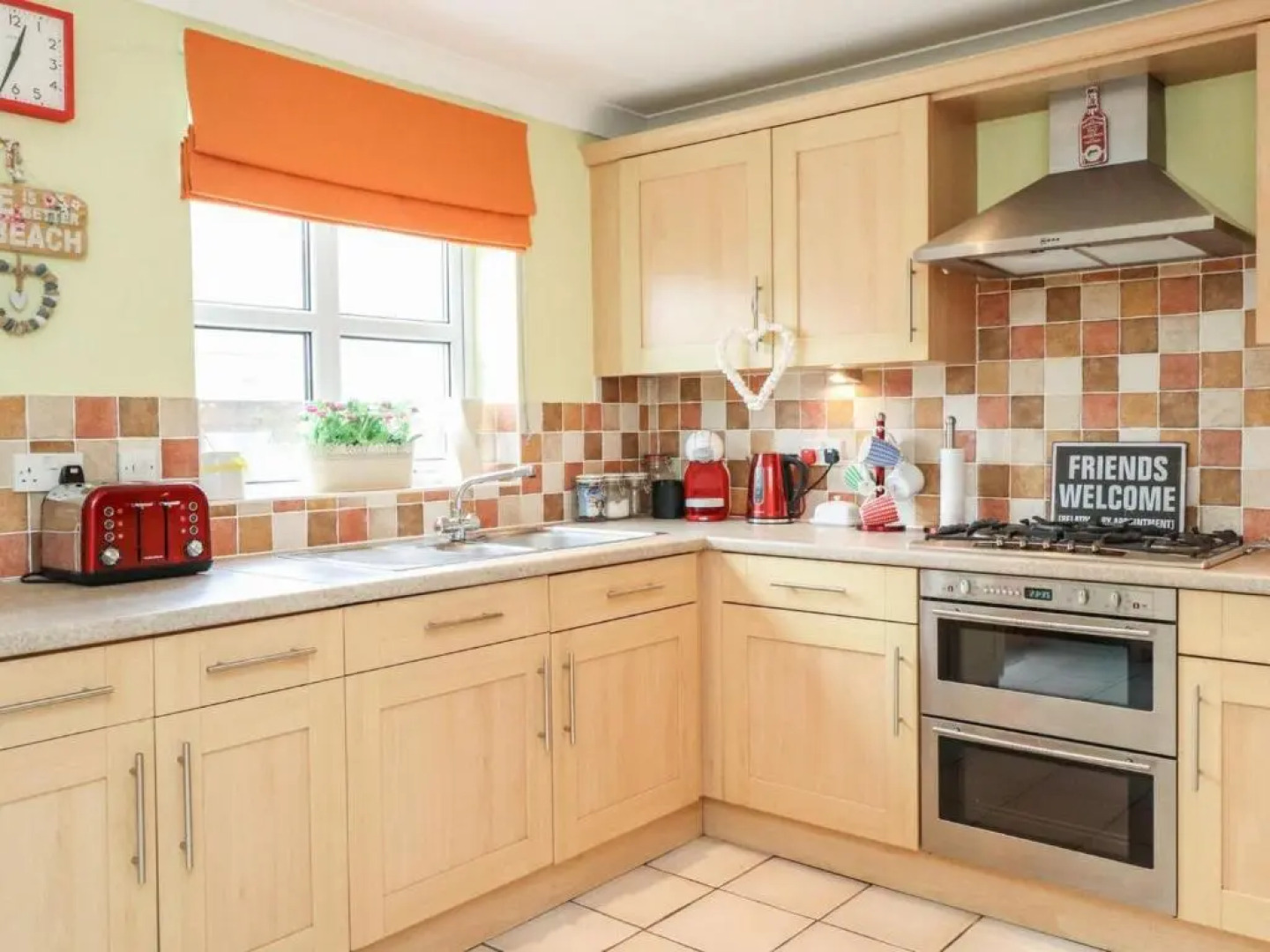 Beachfront House With Stunning sea Views and Jacuzzi Bathtub