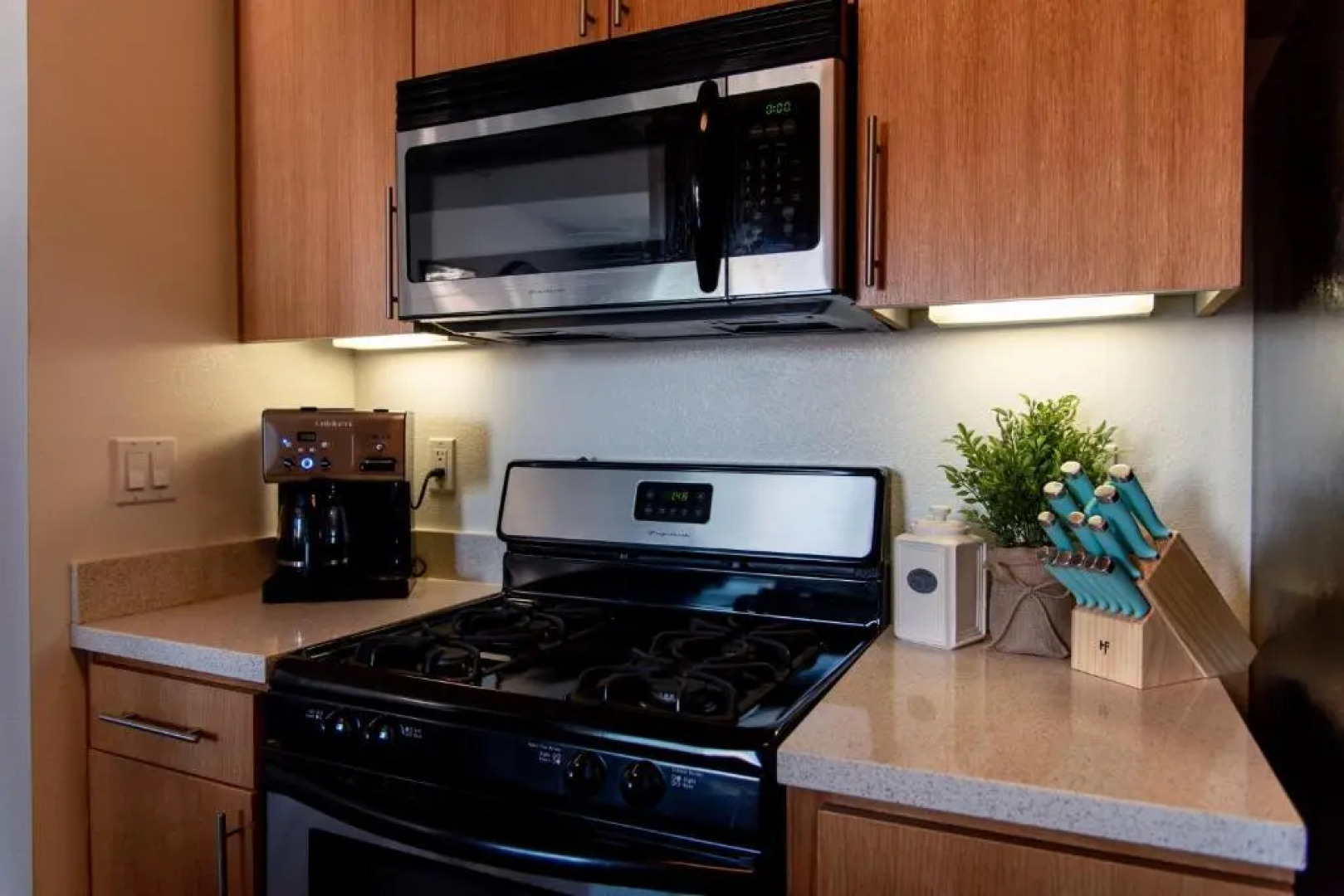 Santa Monica 2 Bed/ 2 Bath