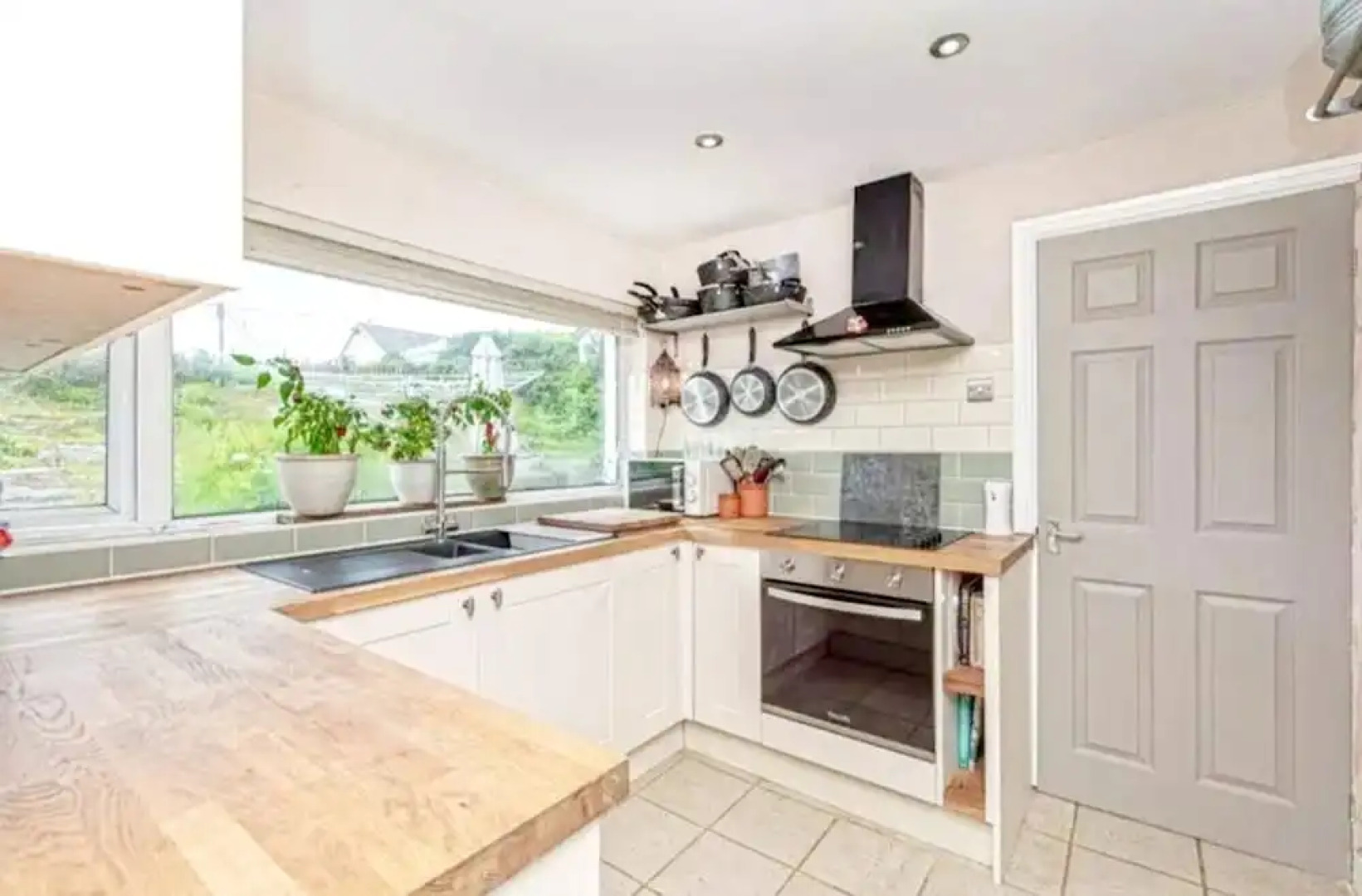 Property 5 Minutes Walk From Trearddur Bay Beach