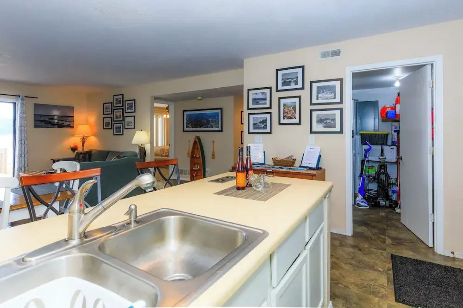 Pool Days & Water Fun Await: Lake Ozark Escape!