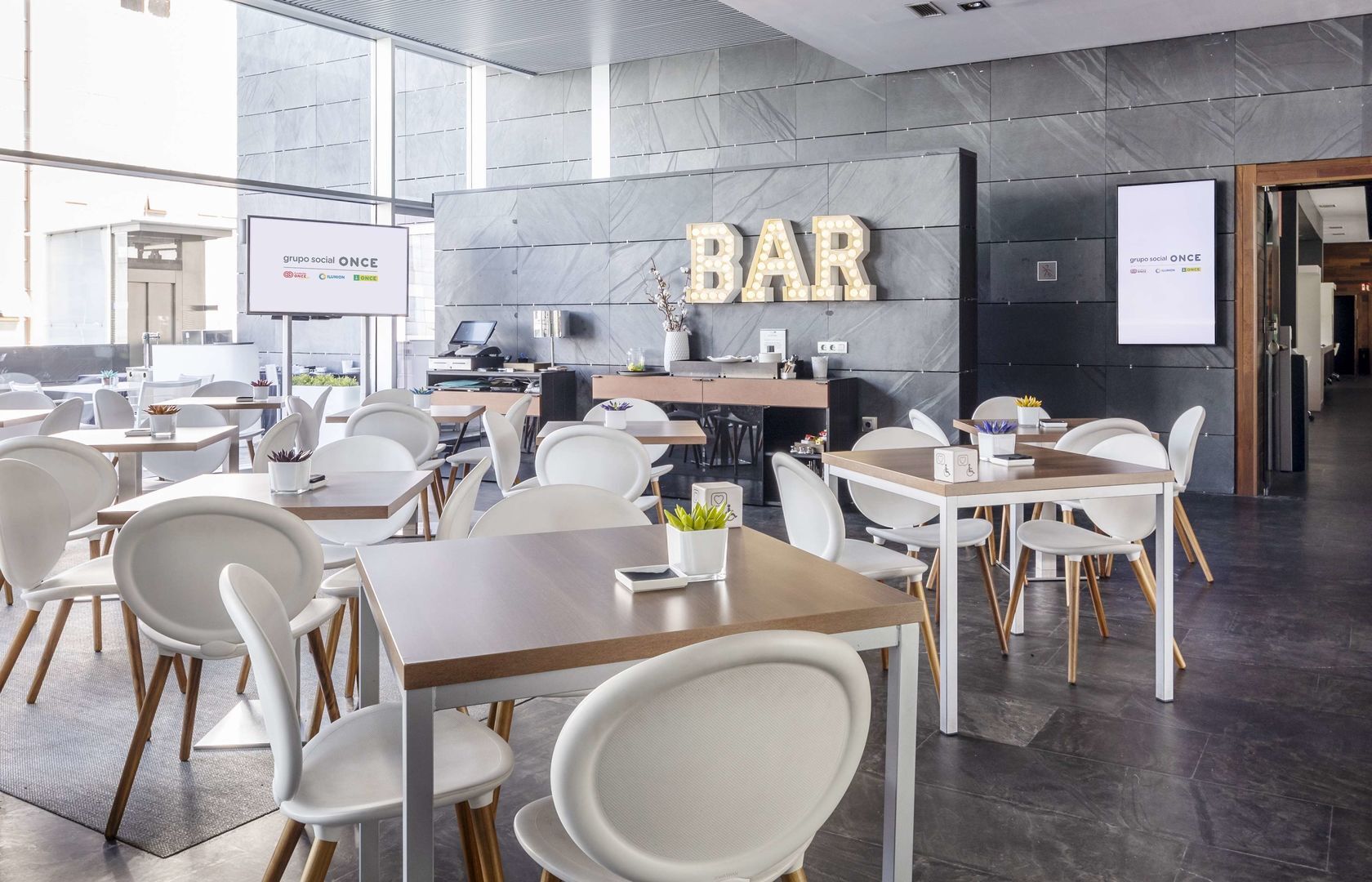 Отель ILUNION Atrium