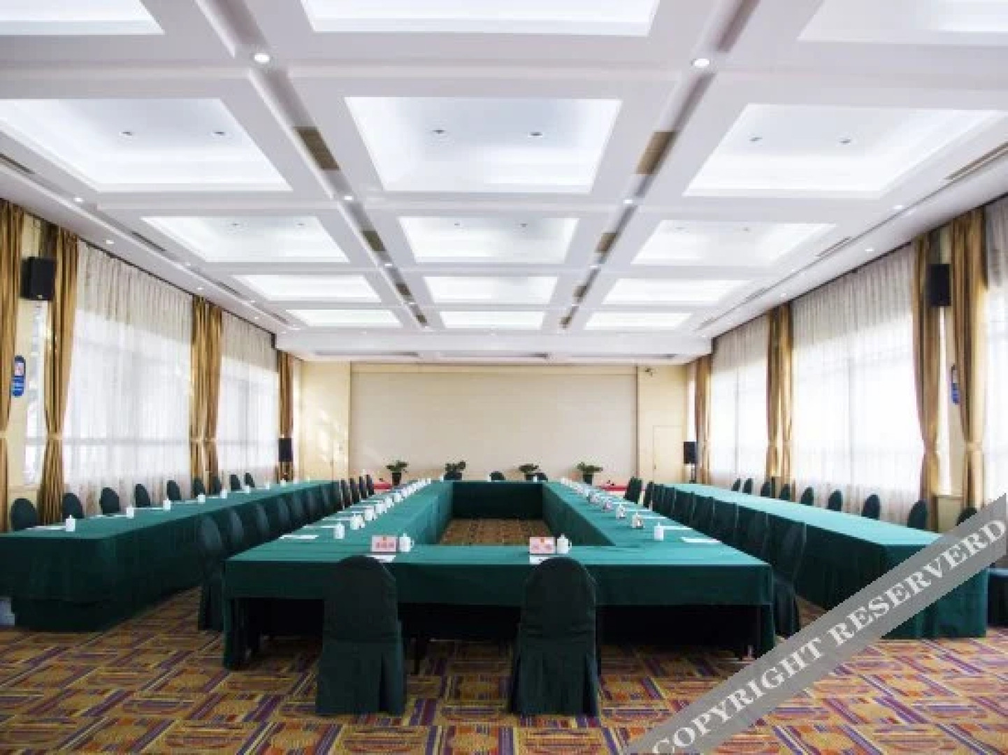 Donghai Hotel (Yantai Military Catering Station)