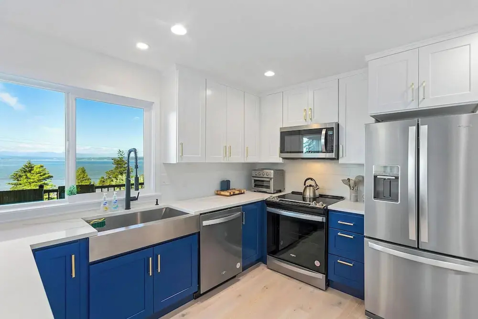 Peaceful Island Getaway Port Susan views