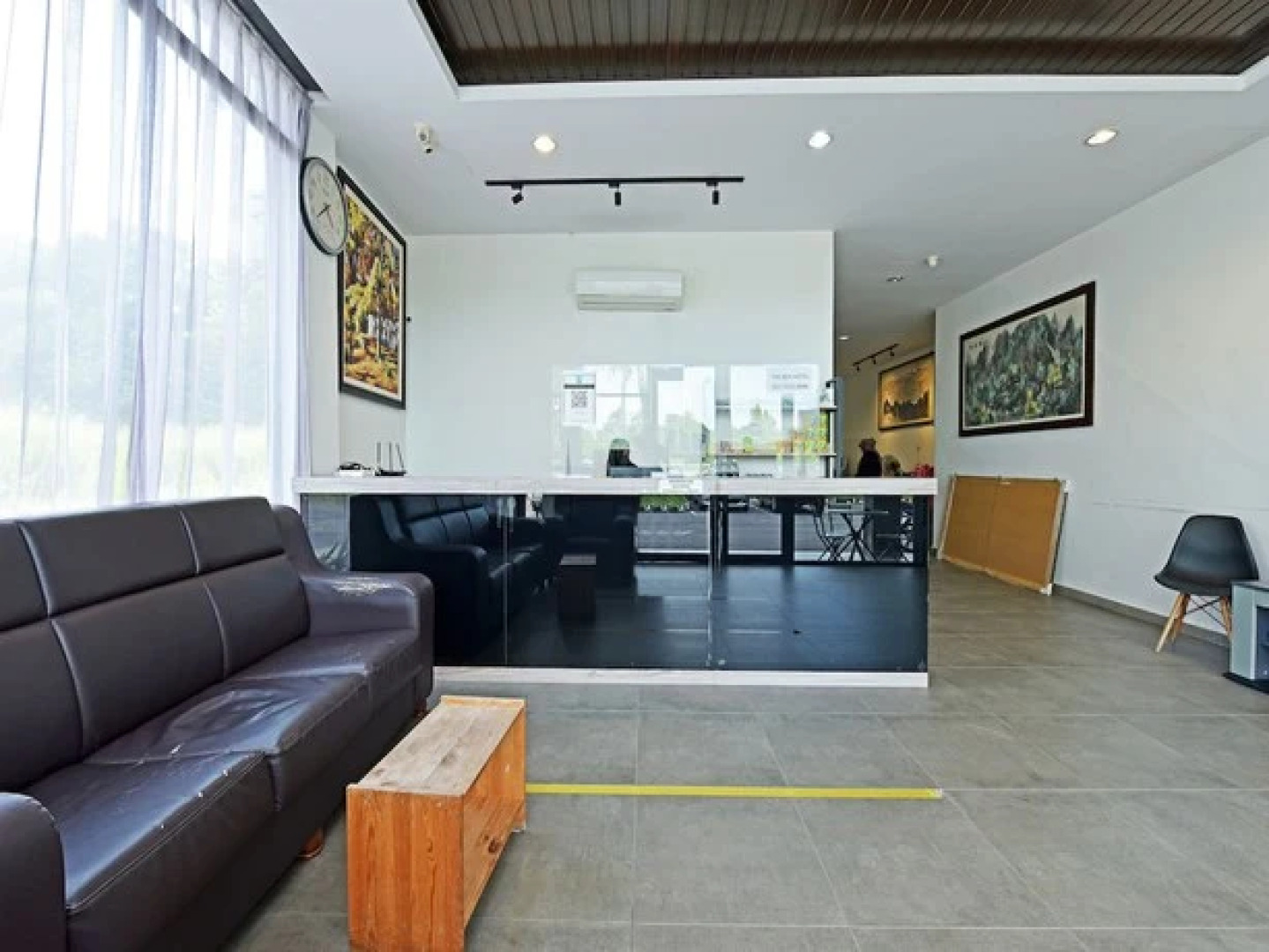 Capital O 90615 The Bed Hotel