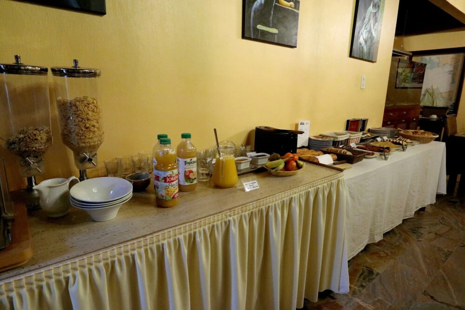 Hotel De la Corniche