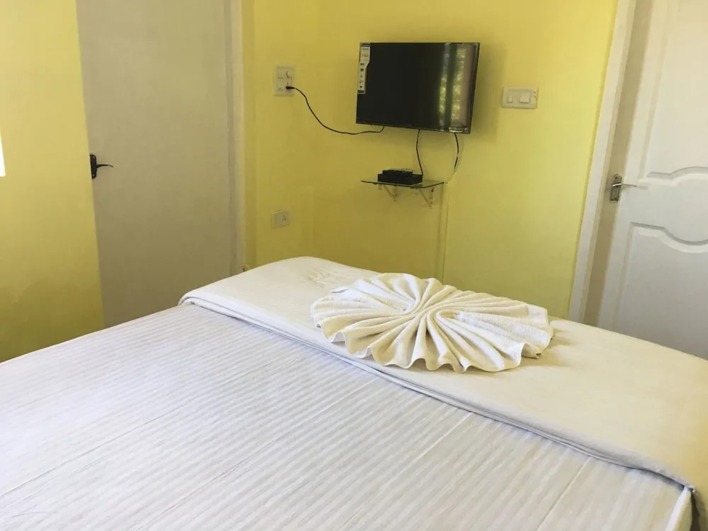 OYO 7001 StayOut Parth Inn