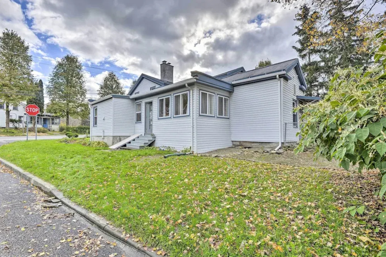 Spacious Home by Finger Lakes & Watkins Glen!