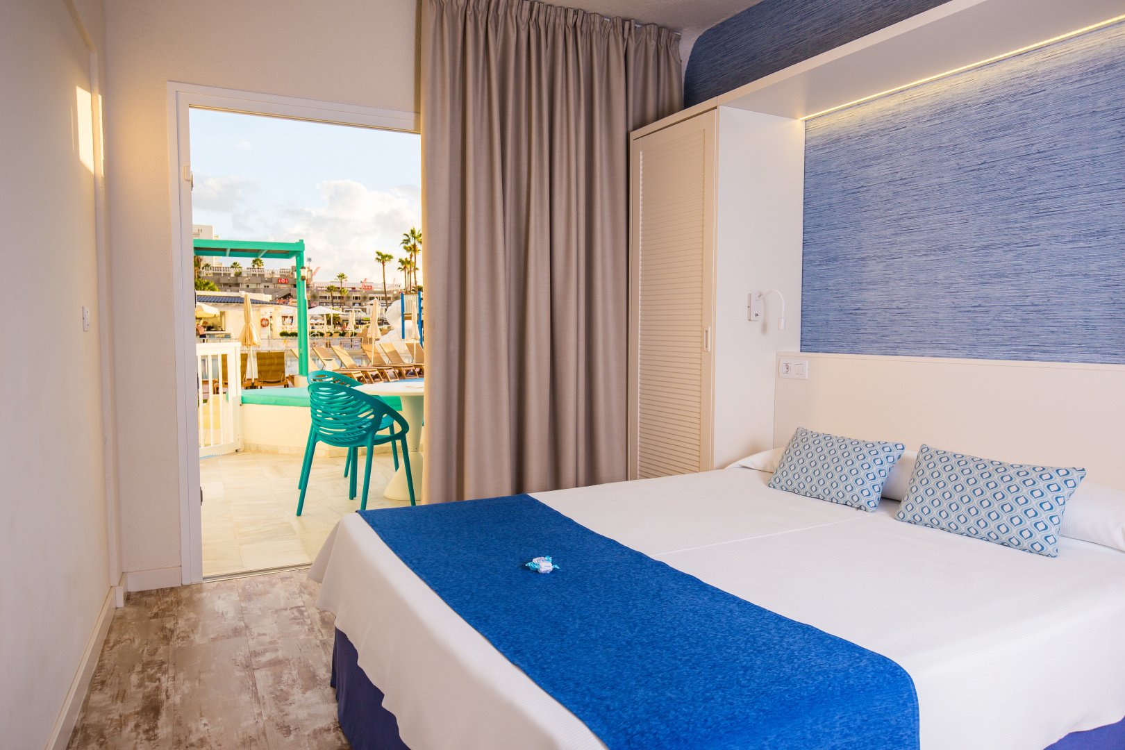 Отель HOVIMA La Pinta Beachfront Family