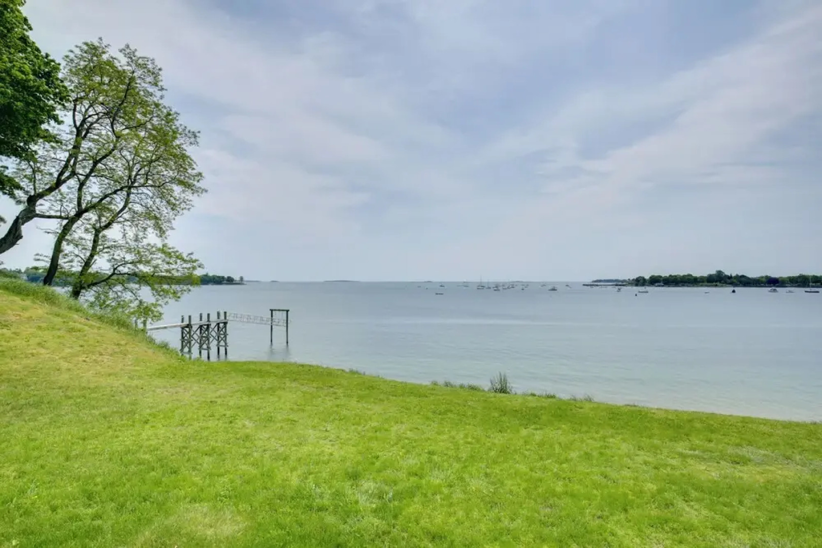 Quaint Beverly Townhome: Walk to Beach & Downtown!