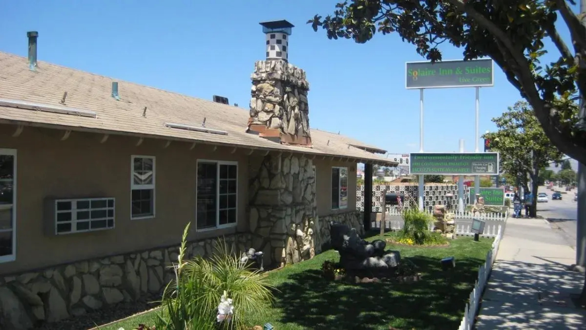 Solaire Inn & Suites