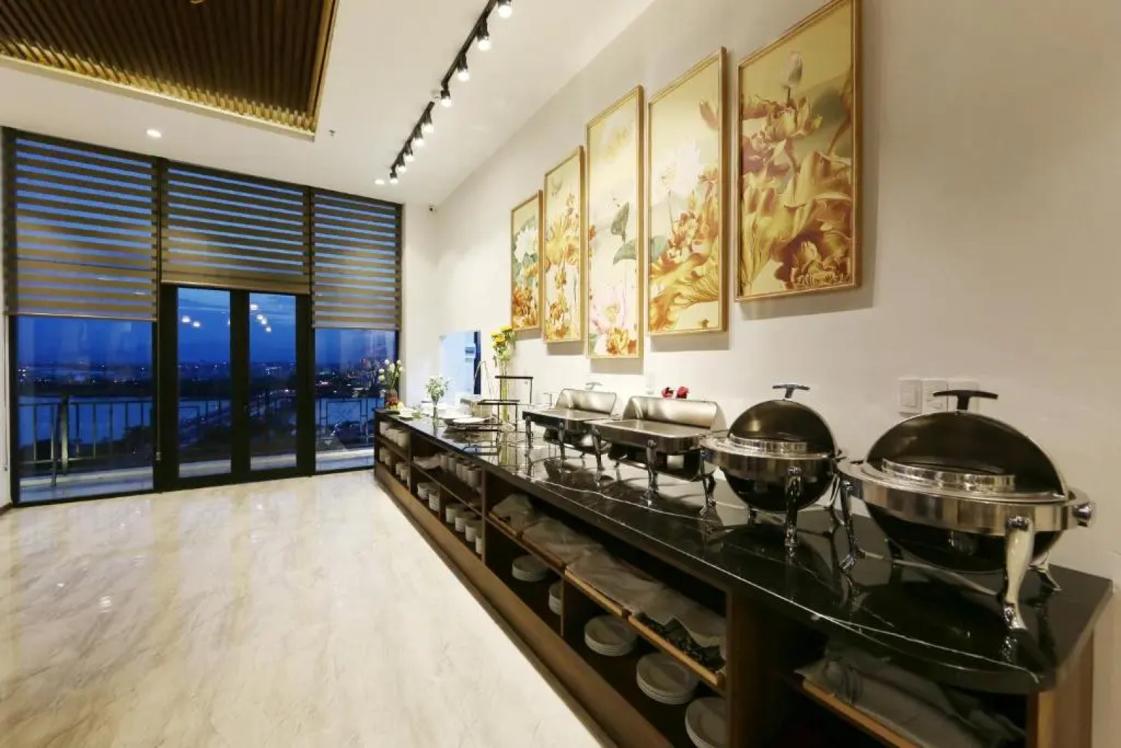 RHM Luxury Hotel And Suite