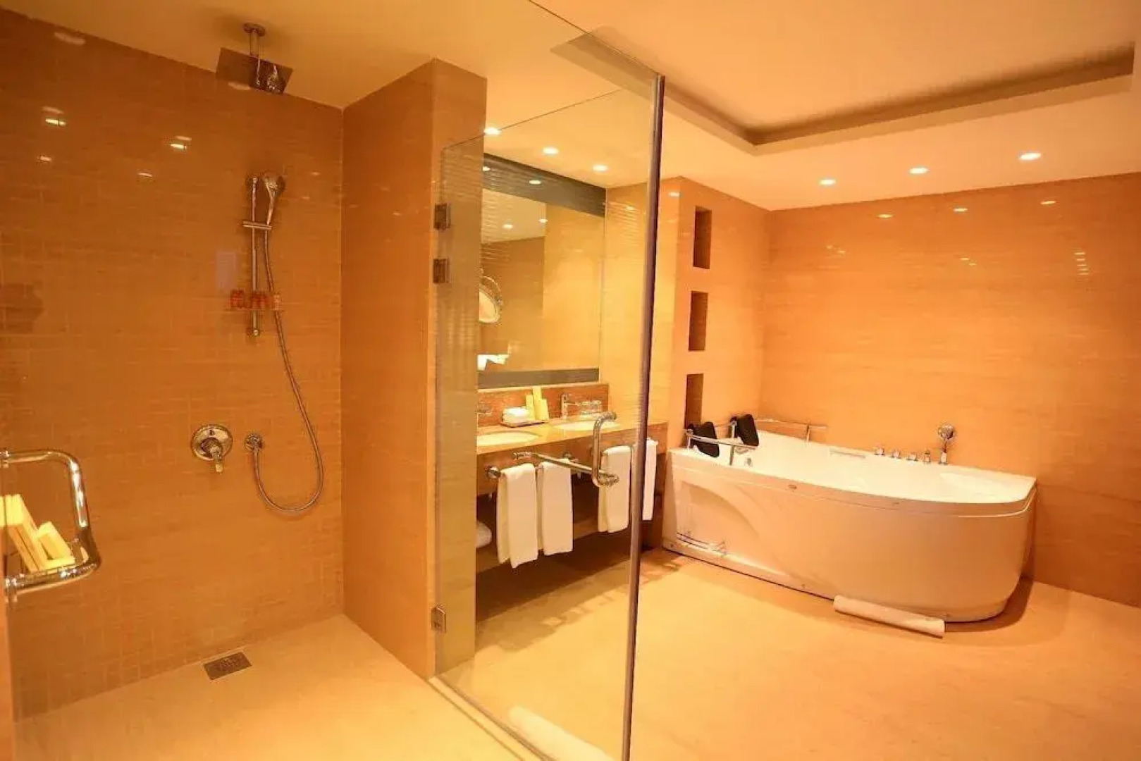 Mist Hotel And Spa By Warwick