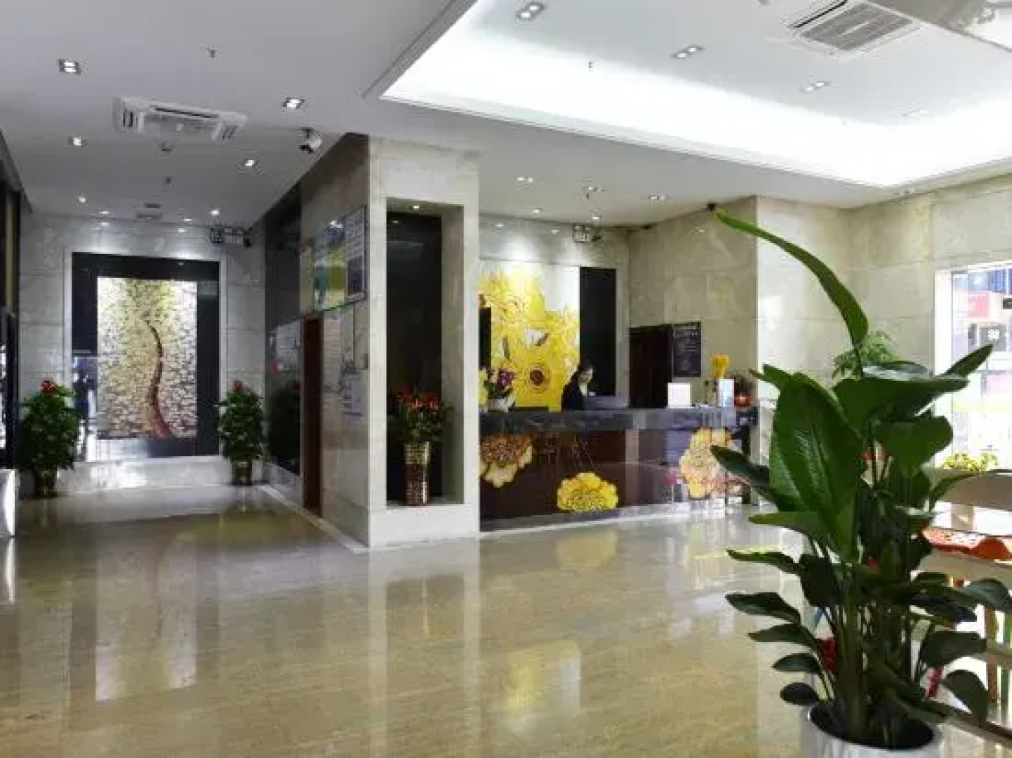 Sunshine Holiday Hotel