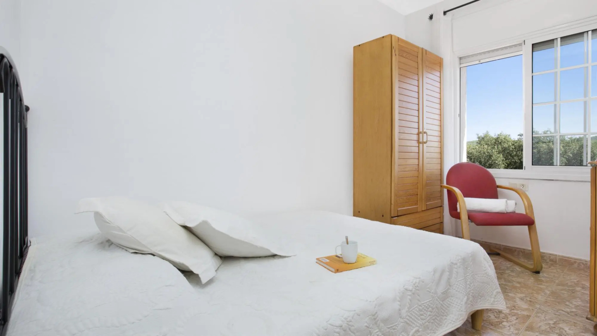 Montse in Tordera with 4 bedrooms and 2 bathrooms