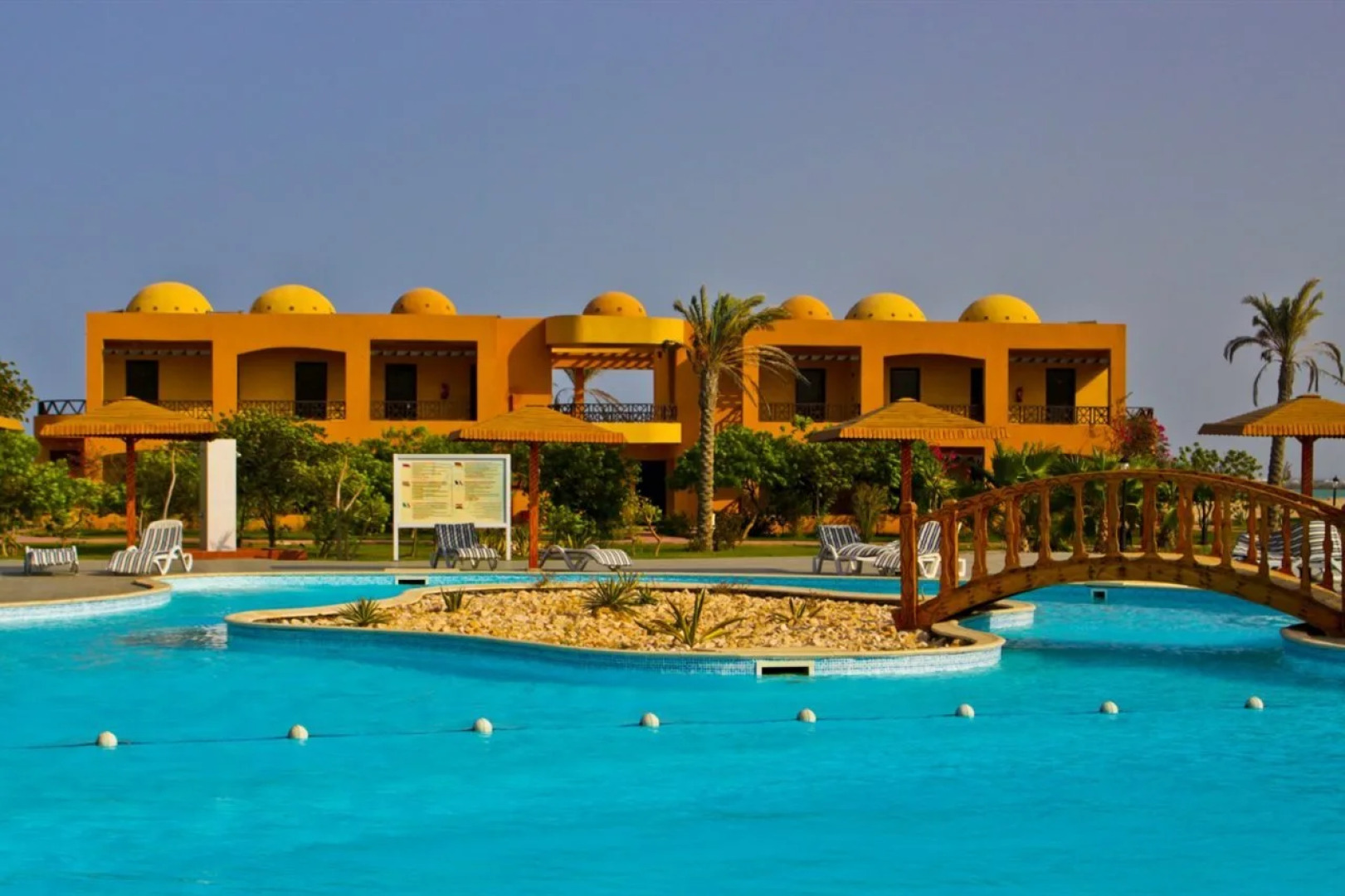 Отель Wadi Lahmy Azur Resort