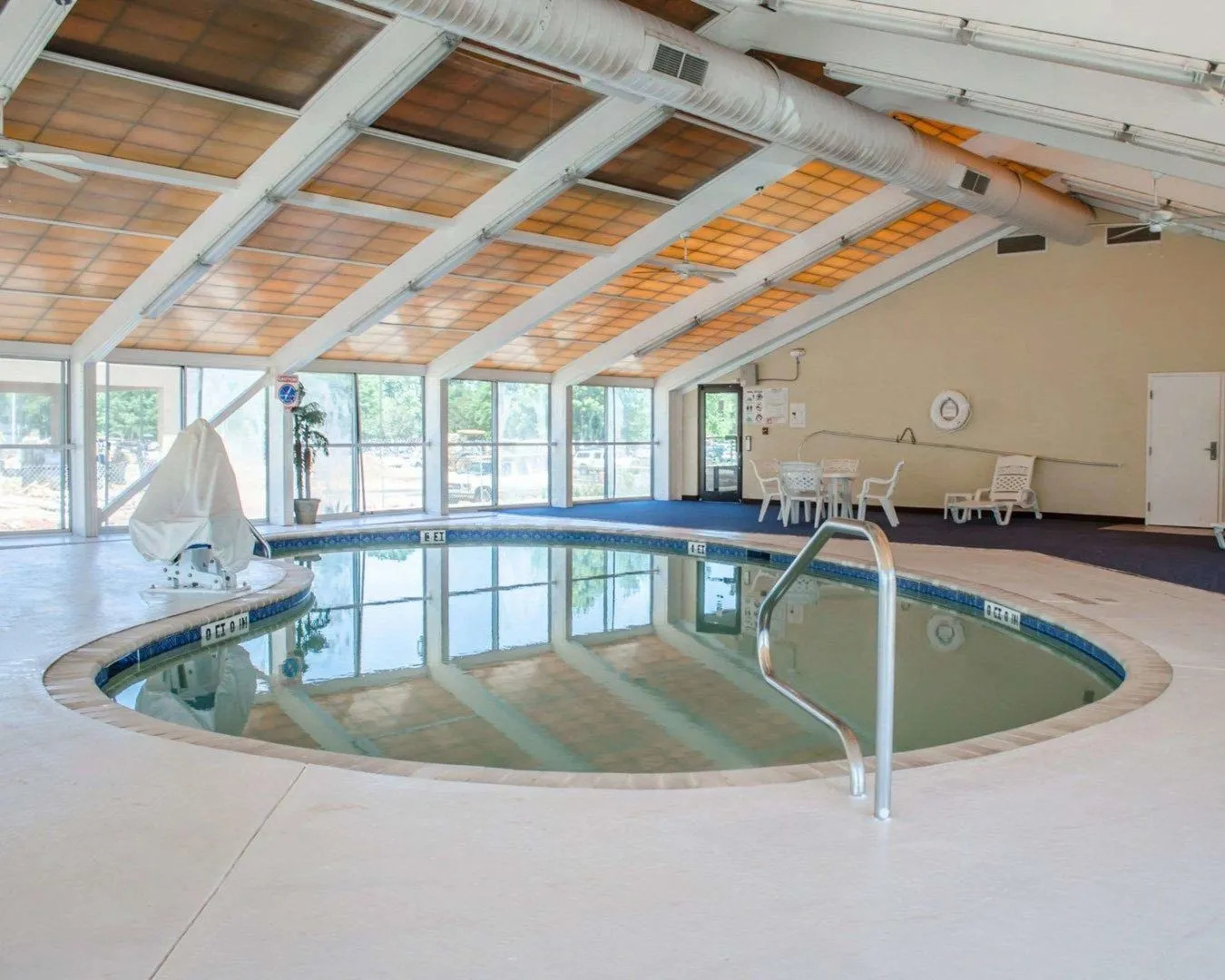 Quality Inn & Suites at Airport Blvd I-65