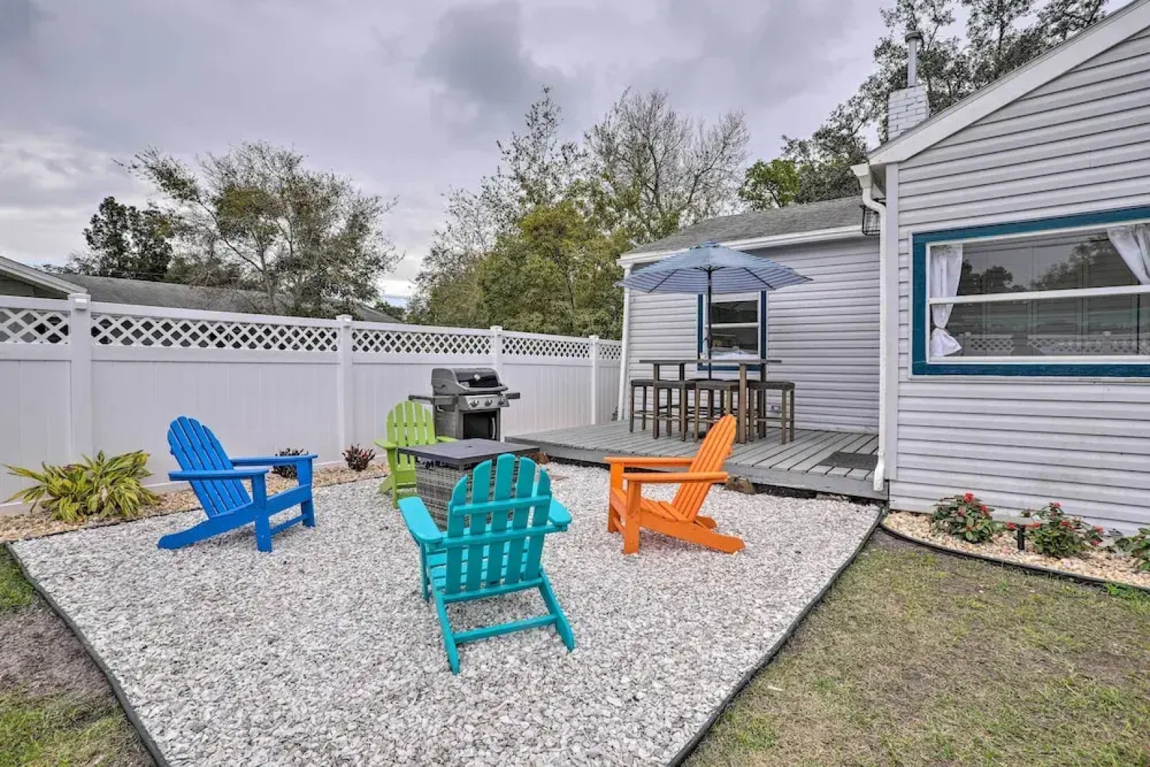 Tampa Bay Area Cottage w/ Gas Grill and Fire Pit!
