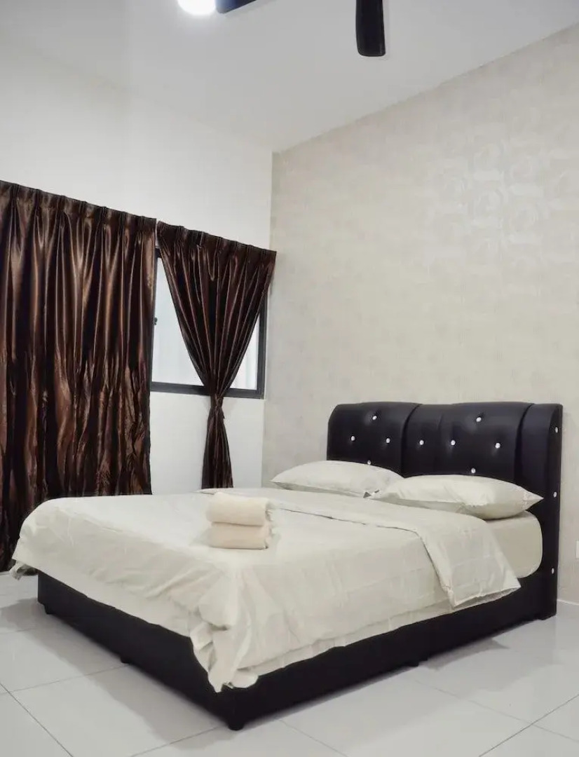 Pinebox Mirage by the Lake