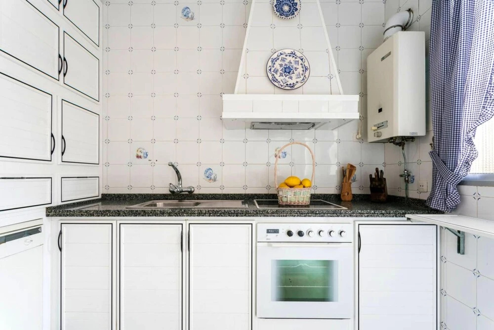 House With 6 Bedrooms in Villamanrique de la Condesa, With Private Pool and Enclosed Garden Near the Beach