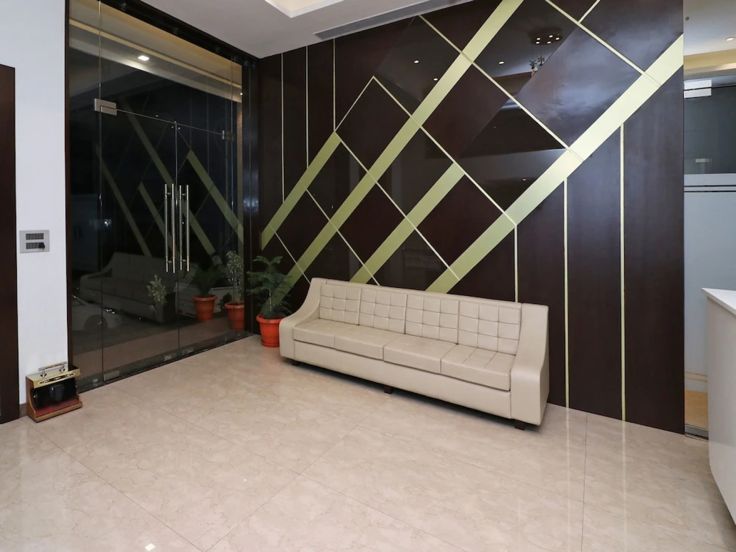 OYO 13616 Hotel Gala Galaxy