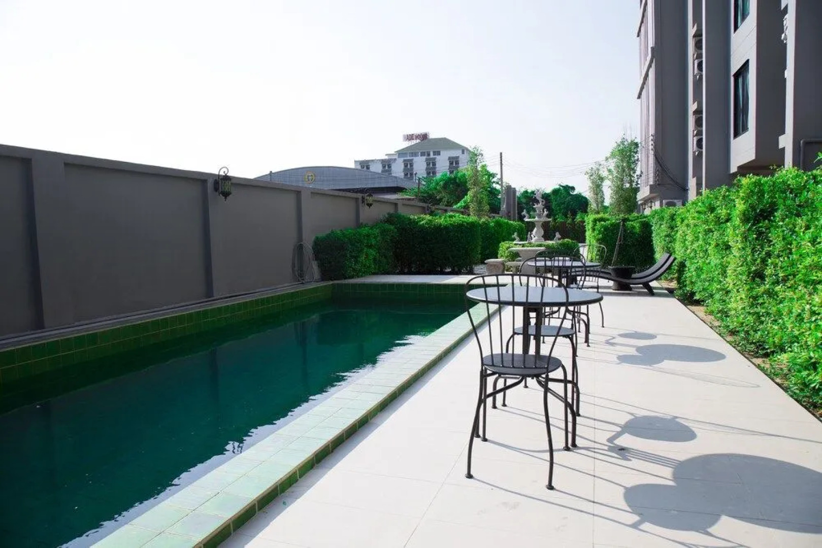 RQ Bangkok Sukhumvit 107 by Collection O