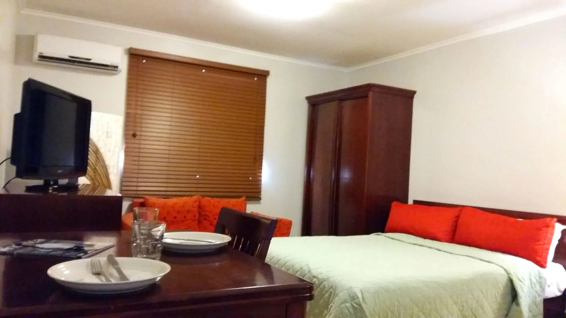 Dorado Eagle Beach Hotel