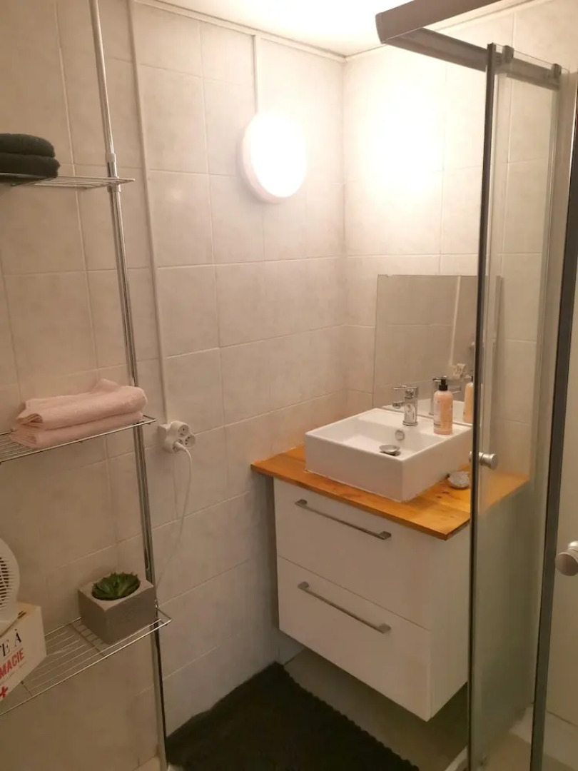 Apartment with 2 Bedrooms in Villeneuve-Le-Roi, with Wifi