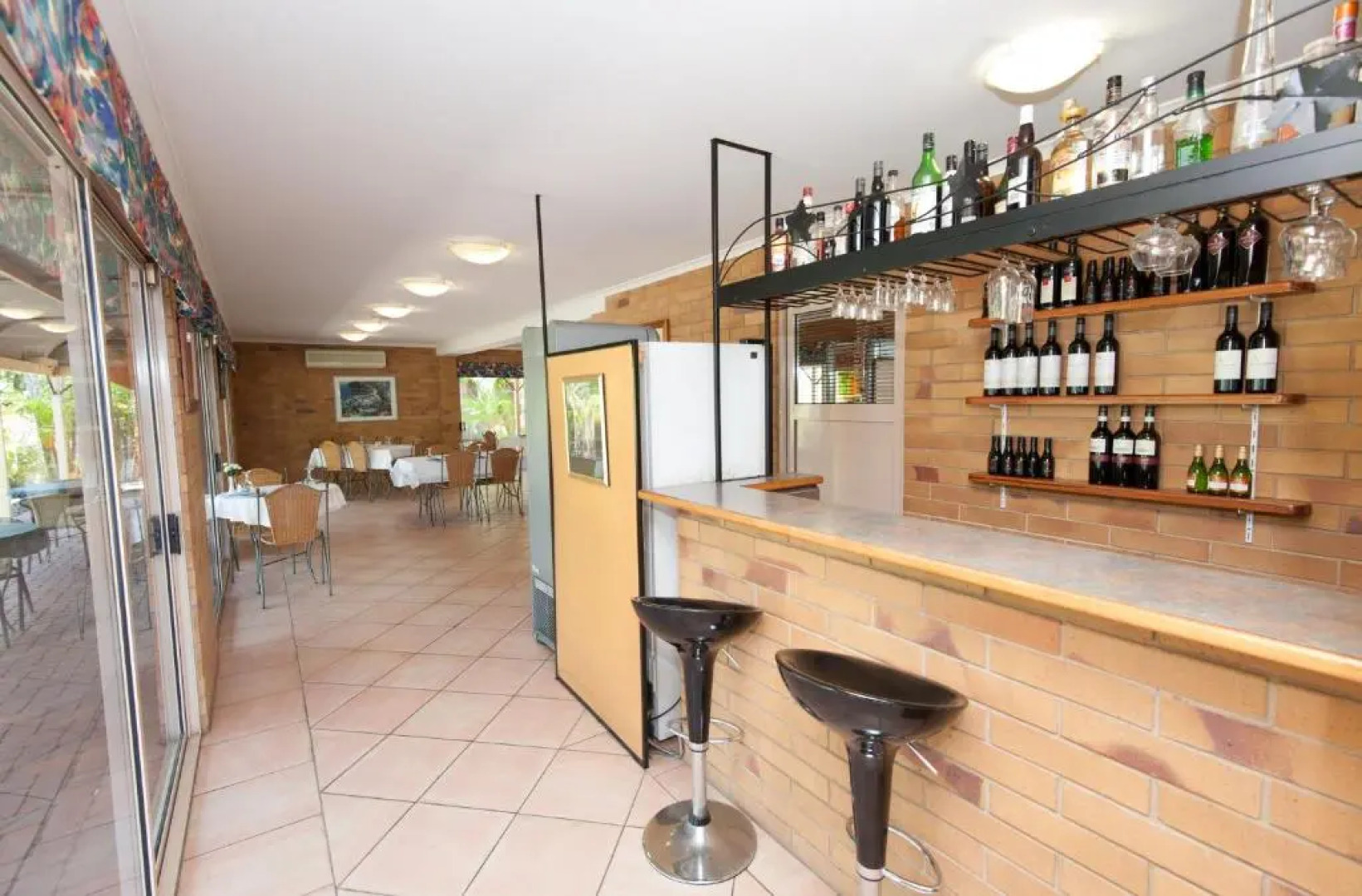 Country Comfort Gin Gin Wild Scotsman Motor Inn