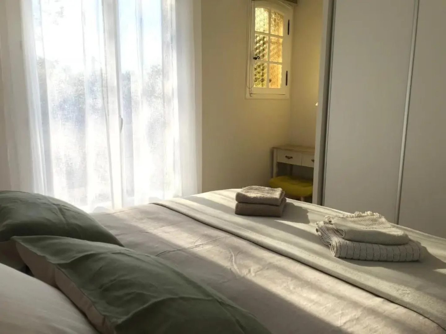 06D - Appartement spacieux avec terrasses, jardin et piscine