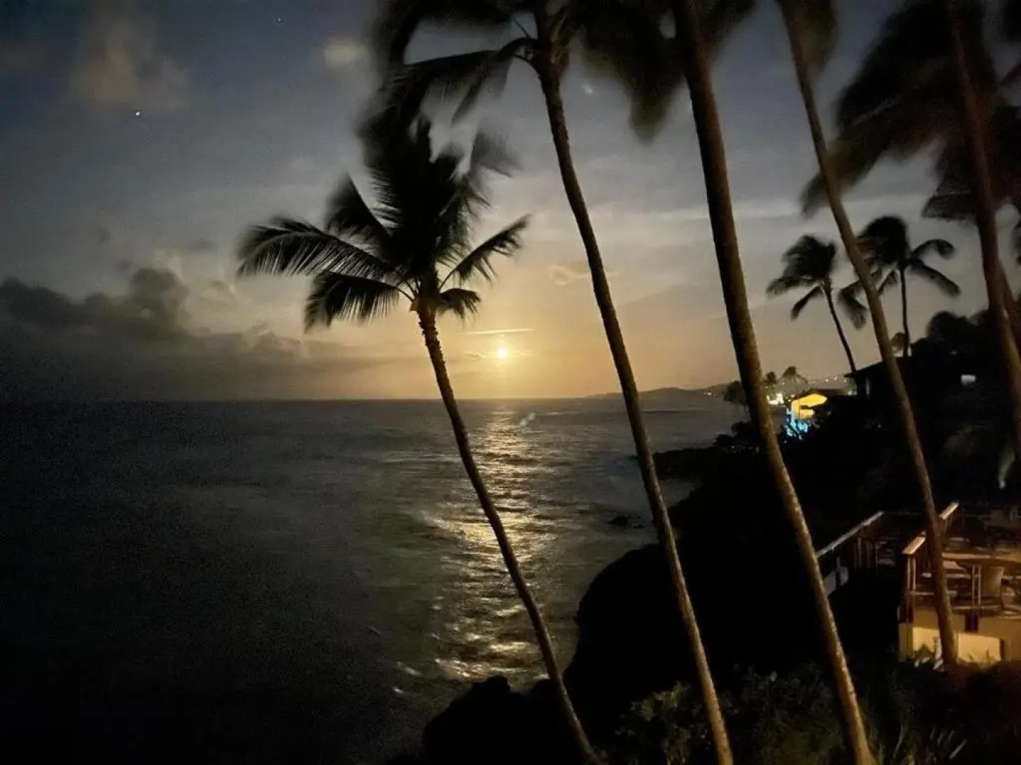 SPECTACULAR OCEANFRONT PENTHOUSE - Air Conditioned 3 Bedroom/3Bathroom