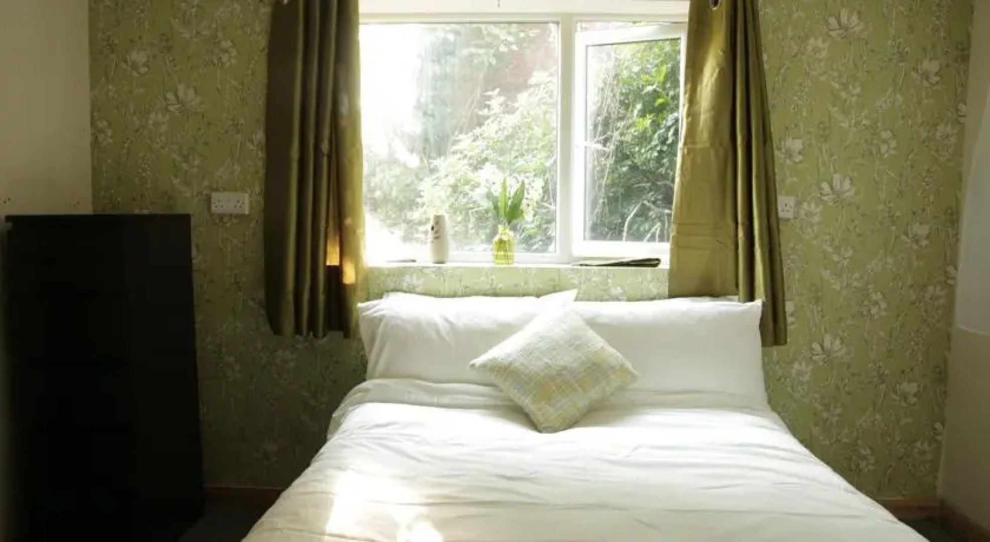 Lovely 4 Bed Stylish Home in Green Birmingham Suburb