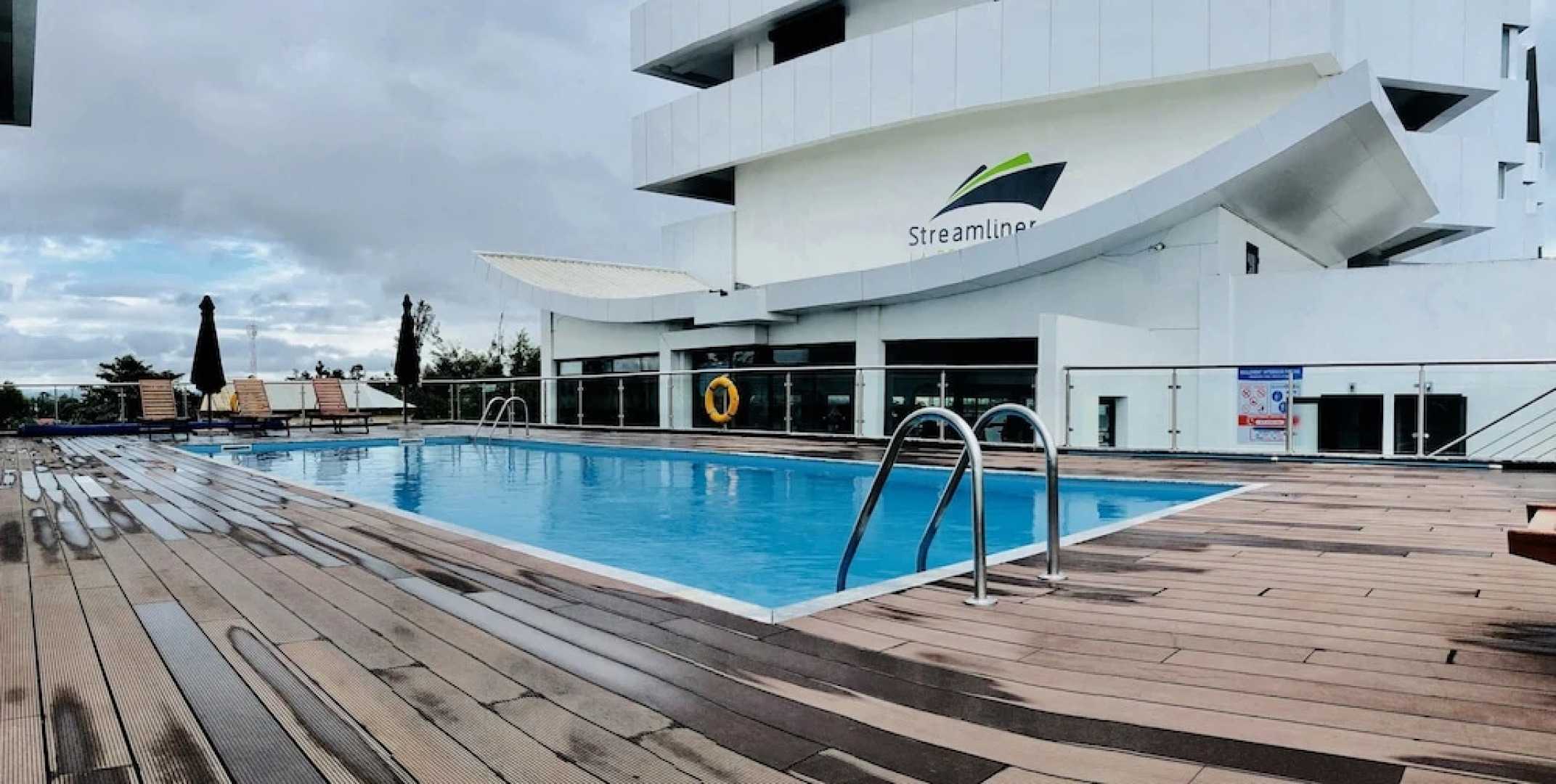 The Streamliner Hotel Apartment