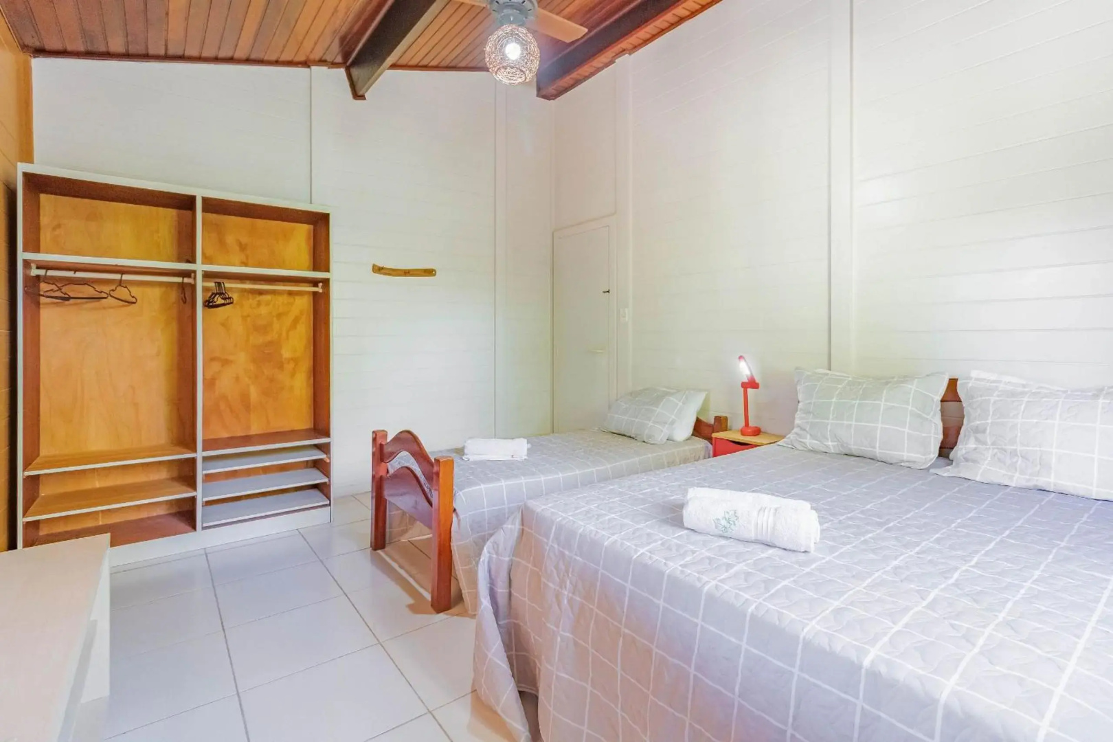 VT04 Excelente Casa 3 Quartos e Piscina