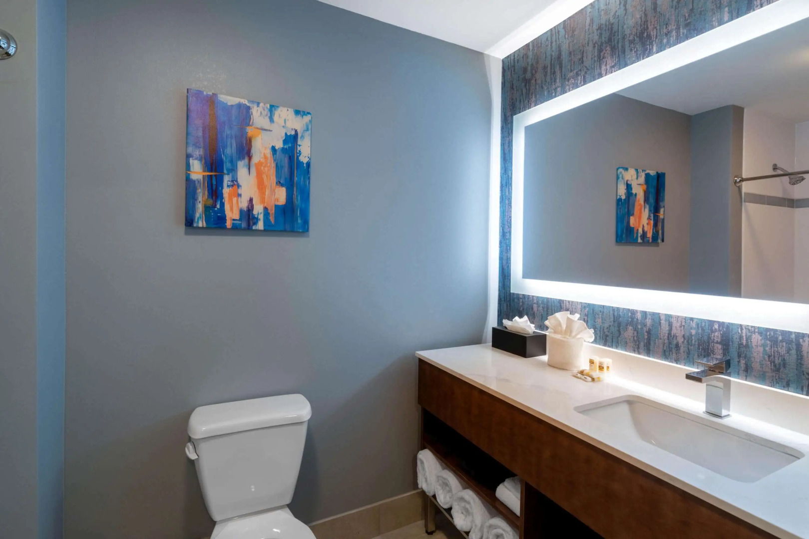 La Quinta Inn & Suites by Wyndham Louisville NE/Old Henry Rd