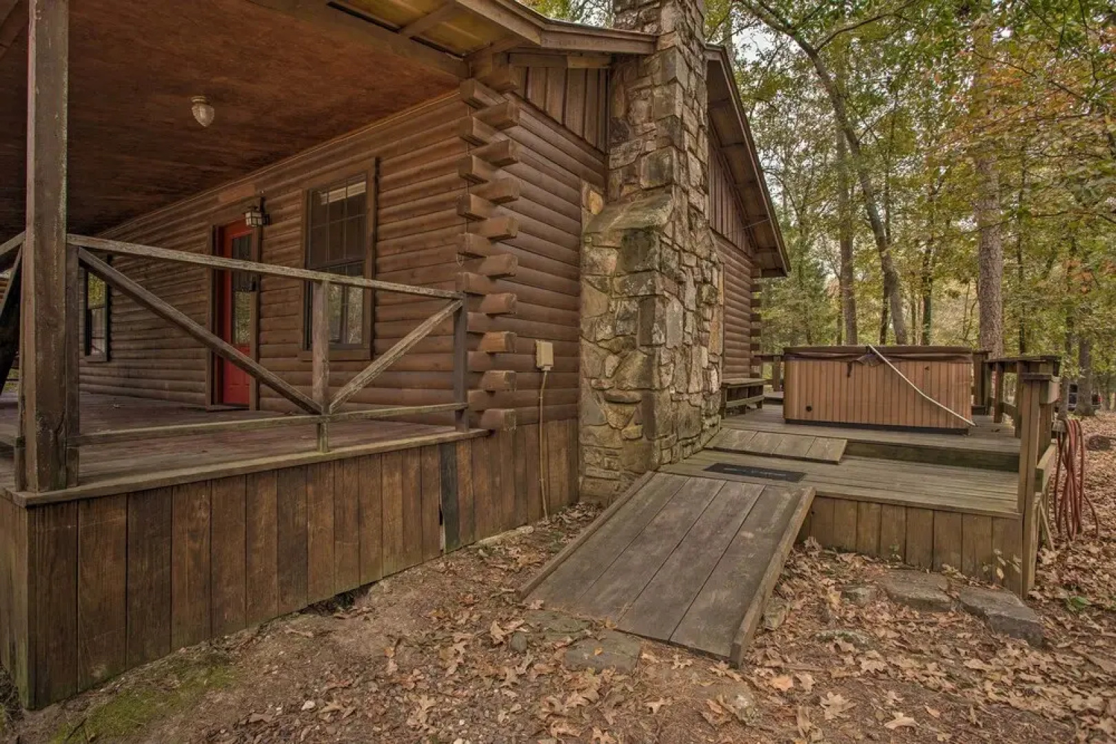 Timber Brooke Cabin: Hot Tub & Central Location!