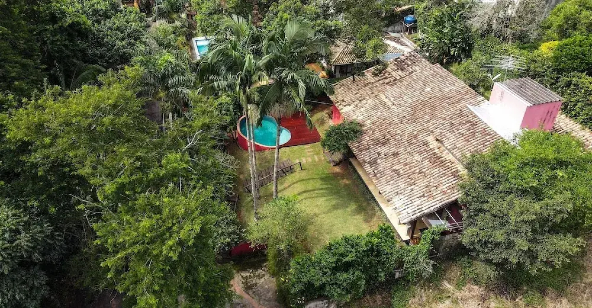 Casa com Piscina Privativa e Natureza – Granja Viana, São Paulo
