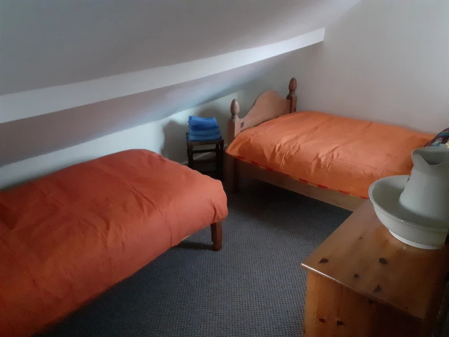 Inviting 3-bed Cottage Close to Pwllheli