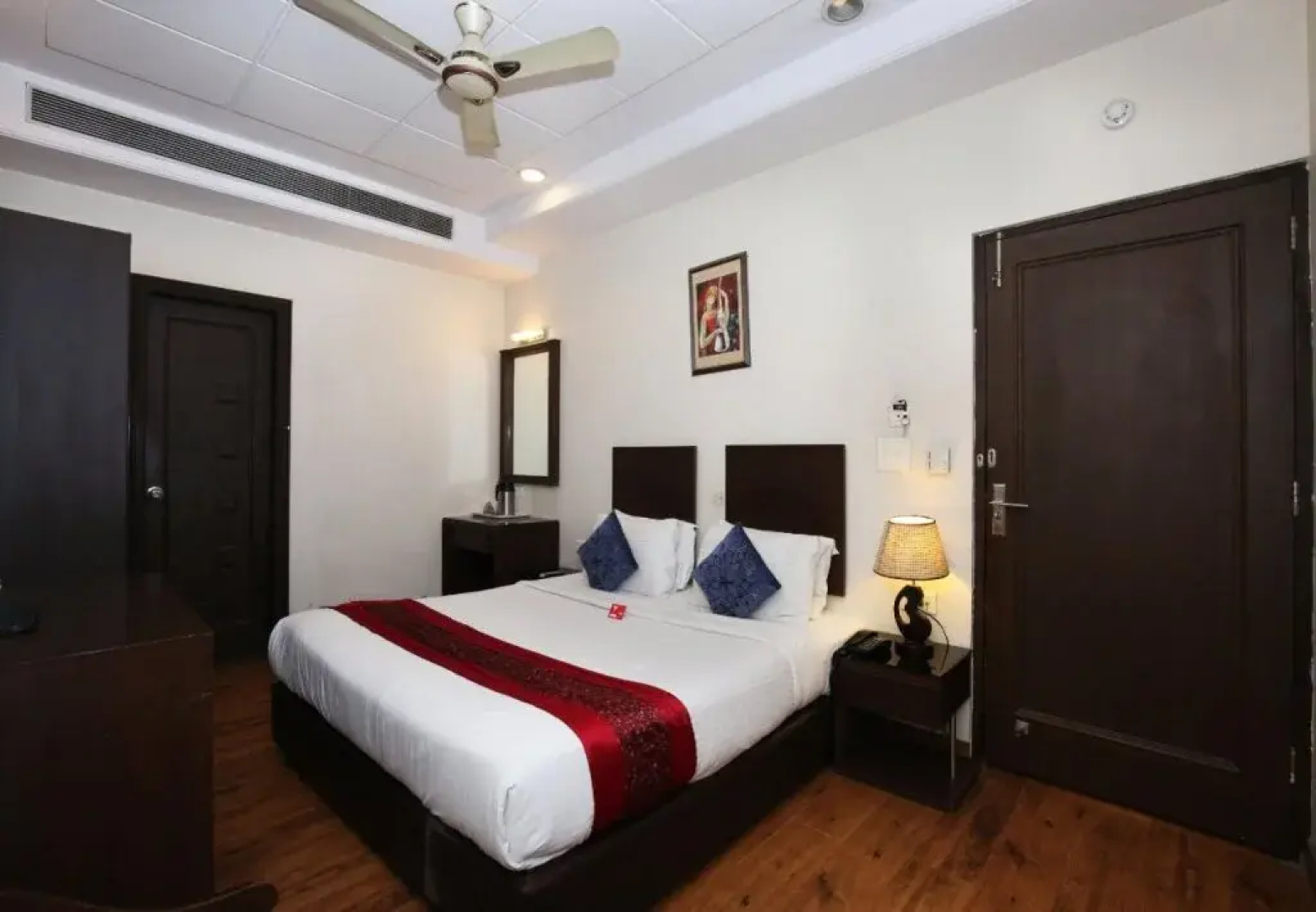 OYO Flagship 113 Golden Temple Road