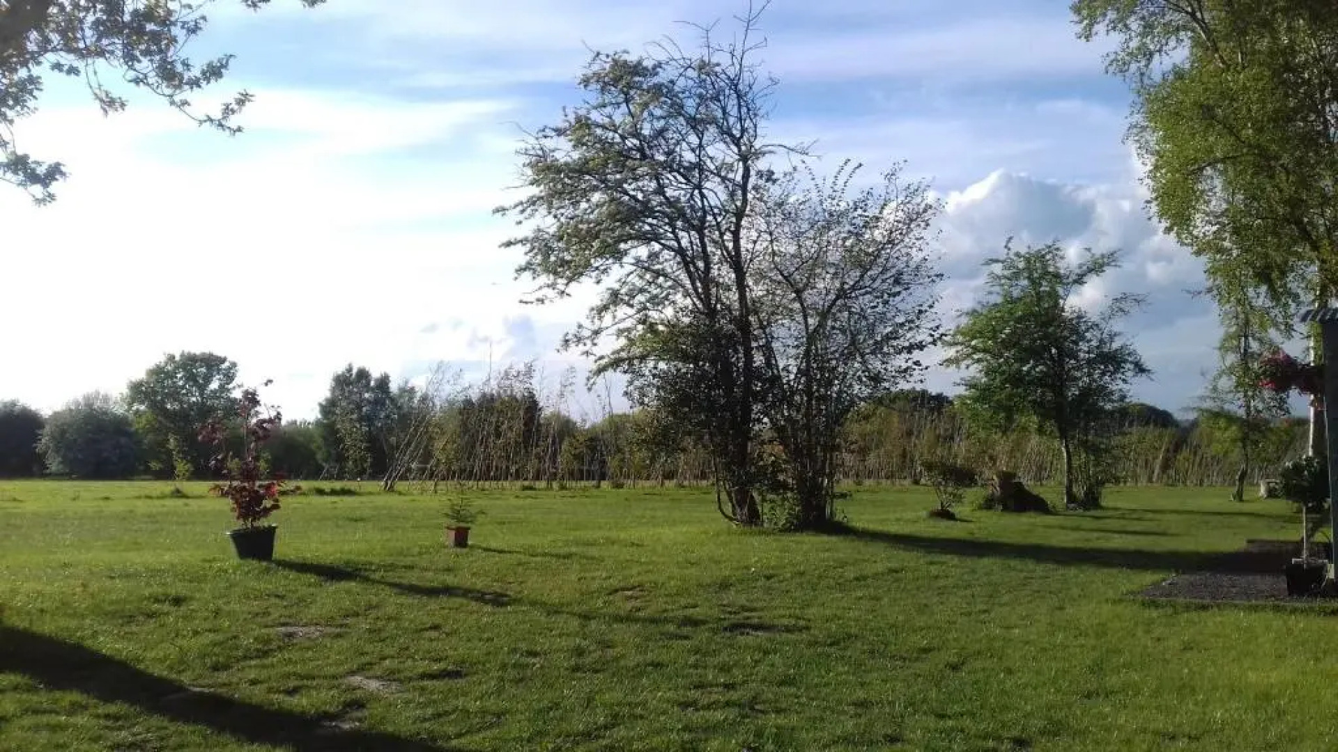 Hopgarden Glamping - Luxury 6m bell tent