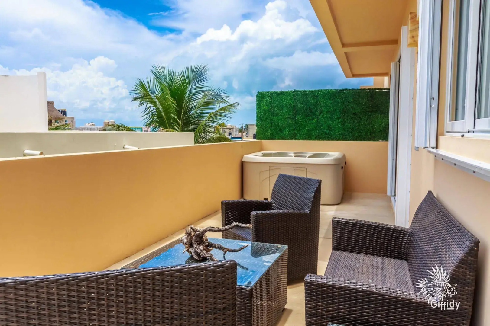 Isla 33 Resort & Villas