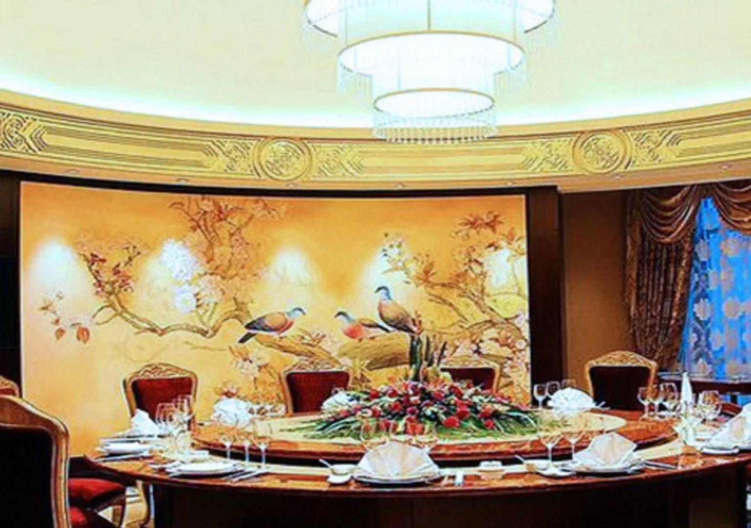 Noble International Hotel