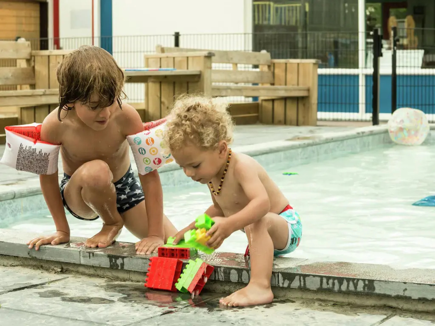 Modern chalet with oven, near the Wadden Sea
