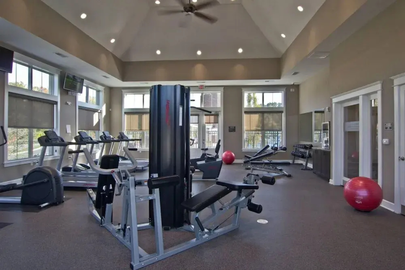 Walkable Pet-friendly 2BR 2BA On 1st Floor