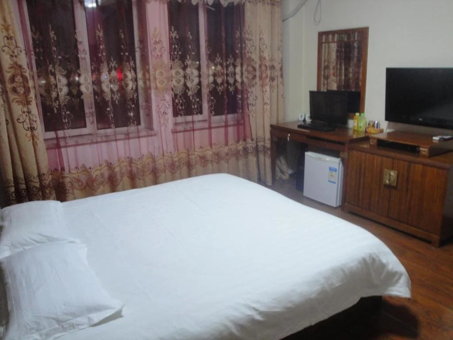 Mudanjiang Wan Zai Business Hotel