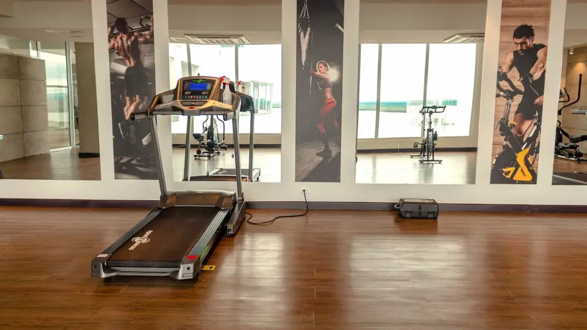 Moderno Edificio Sobre la Playa - Luxury